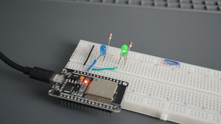 ESP32 ESP8266 Asynchronous Programming - Blink Multiple LEDs - Demonstration