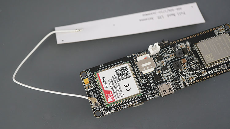 ESP32 LILYGO TTGO T-A7670G Dev Board connected LTE band antenna
