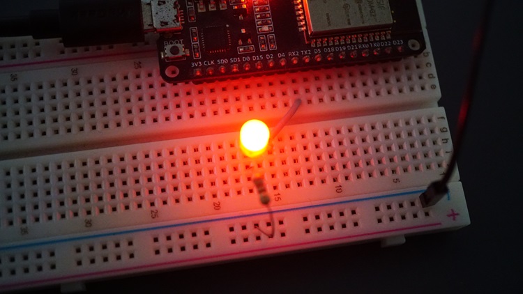 ESP32 PWM with Arduino IDE- Analog Output LED Set to 100 maximum brightness