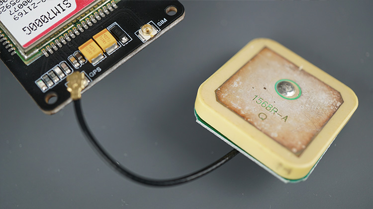 ESP32 SIM7000G GPS antenna connected