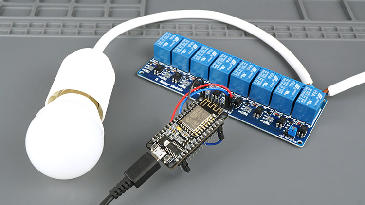 Control a Lamp with the ESP8266 using a Relay